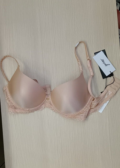 INTIMI SOGNI: Il negozio di intimo e abbigliamento dove puoi trovare tutto quello di cui necessiti: pigiameria, collant, leggings, calzini, pantofole, t-shirt, abbigliamento, pigiama donna, pigiama uomo, pantofole, leggings, collant donna, intimo donna, intimo uomo, abbigliamento donna, abbigliamento uomo, giacca donna, giacca uomo, reggiseni con ferretto, reggiseni senza ferretto, slip donna, tanga, boxer uomo, slip uomo.