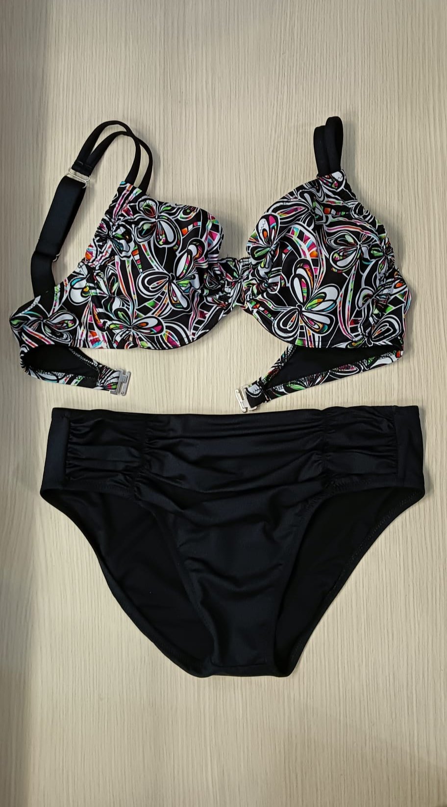 INTIMI SOGNI: Il negozio di intimo e abbigliamento dove puoi trovare tutto quello di cui necessiti: pigiameria, collant, leggings, calzini, pantofole, t-shirt, abbigliamento, pigiama donna, pigiama uomo, pantofole, leggings, collant donna, intimo donna, intimo uomo, abbigliamento donna, abbigliamento uomo, giacca donna, giacca uomo, reggiseni con ferretto, reggiseni senza ferretto, slip donna, tanga, boxer uomo, slip uomo.